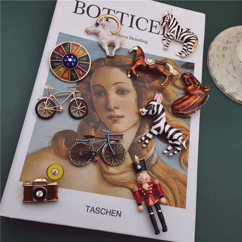 Ghim Cài Áo Hình Máy Ảnh / Chú Ngựa / Hoa Cúc / Cừu Tráng Men Dễ