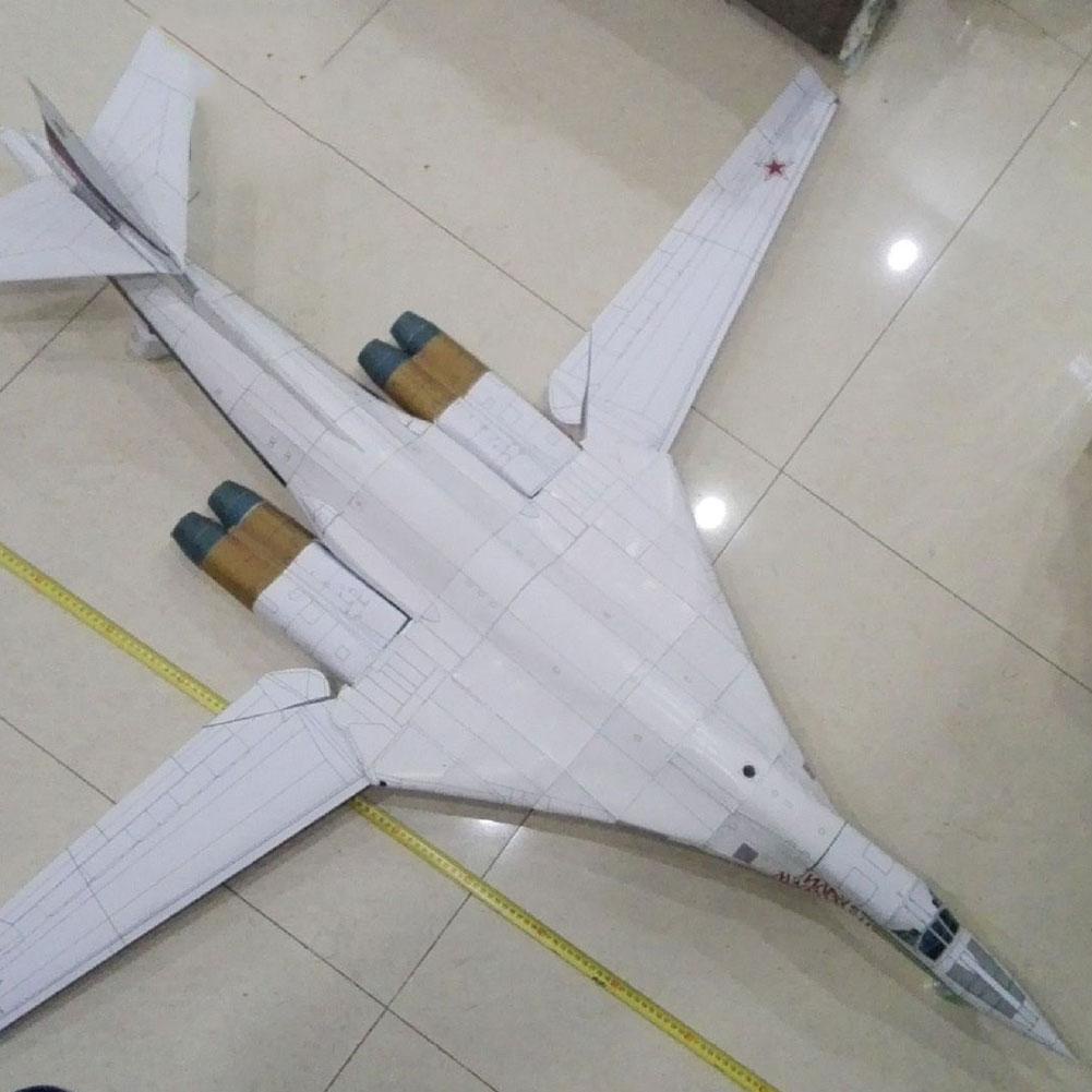 Mô hình máy bay ném bom Tupolev Tu-160 màu đen tỉ lệ 1/200 mẫu G4E3