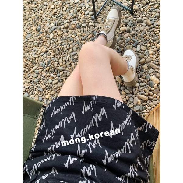 Yếm bò đen chữ