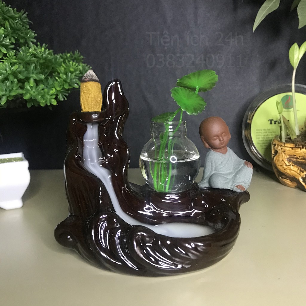 Thác Khói Trầm Hương - Chú Tiểu Bên Thác ms70 + 10 nụ trầm tặng kèm lá xanh
