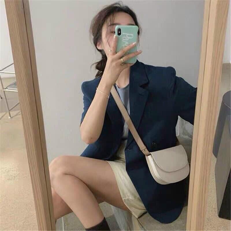 Set vest navy chân váy trắng và áo thun