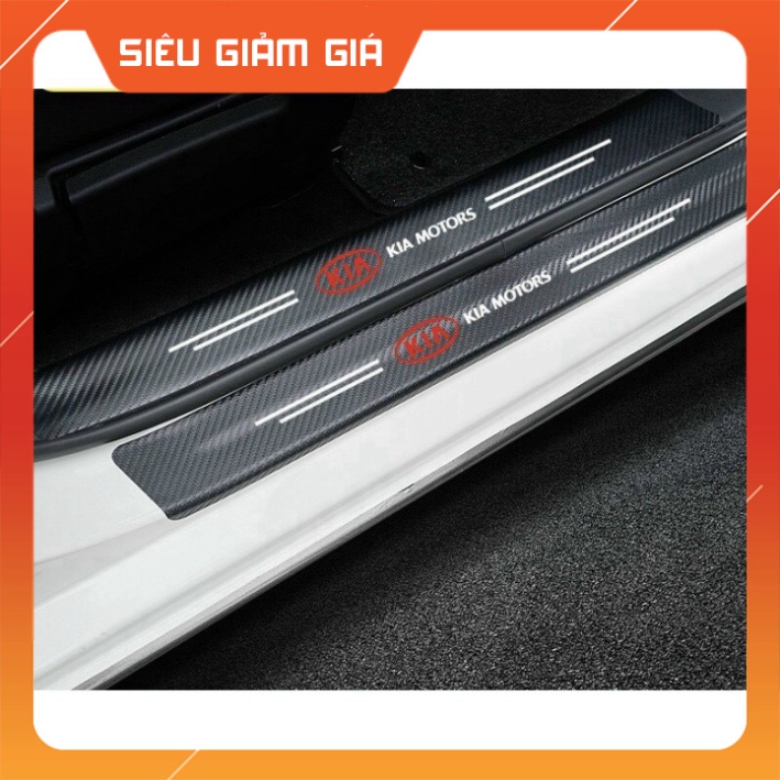 Miếng dán bậc cửa xe ô tô , vân carbon dán full keo chống trầy tốt