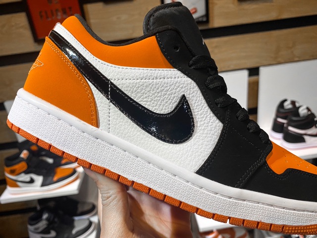 Giày thể thao  SBB low . Shattered backboard
