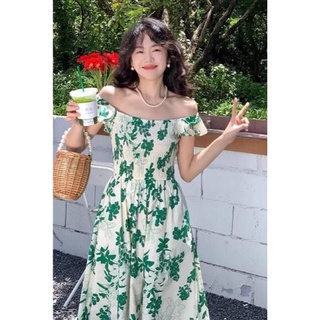 Váy trắng cổ vuông bo chun ngực hoạ tiết hoa xanh lá