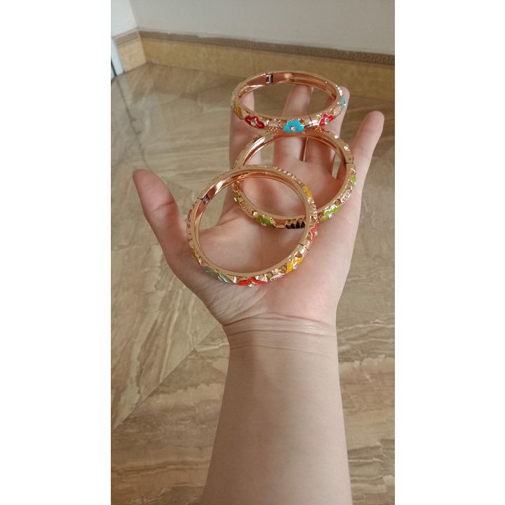 Vòng tay Cloisonne với nhiều màu sắc khác nhau