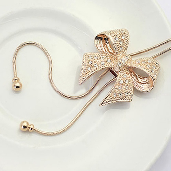 Dây chuyền tạo hình chiếc nơ đính đá và ngọc đẹp mắt