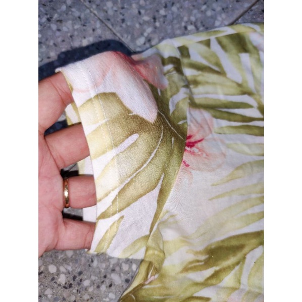 Áo croptop f21 hoa lá vnxk