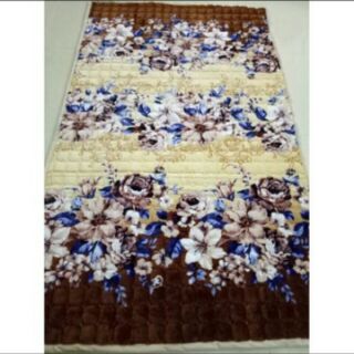 Thảm trải giường nhung hoa văn