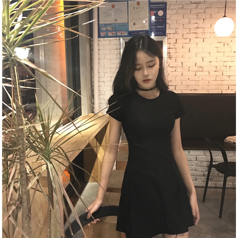 Đầm tay ngắn thiết kế quyến rũ hợp thời trang | BigBuy360 - bigbuy360.vn