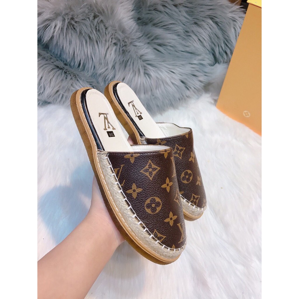 Sục da sần vân họa tiết đế viền cói mép nâu | BigBuy360 - bigbuy360.vn