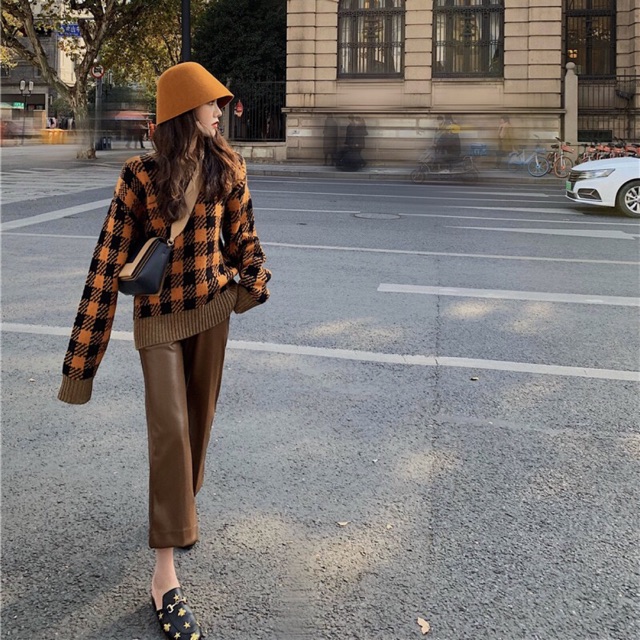 Set áo len Cam kẻ caro cổ tim kèm quần da ống rộng Nâu sang chảnh🍁(có ảnh thật)