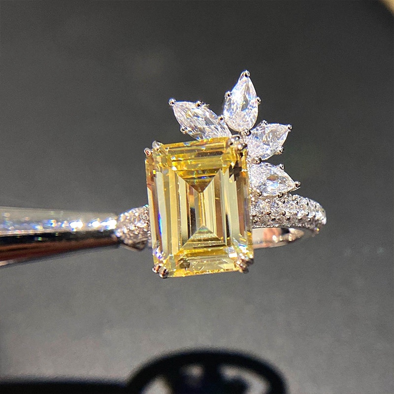 Nhẫn Đính Đá Zircon Hình Vuông Màu Vàng Sang Trọng Cho Nữ