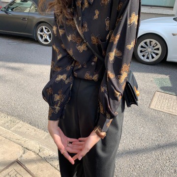 COSMOS Áo Sơ Mi Nữ Tay Dài Cổ Chữ V In Hình Bướm Thời Trang 20fw