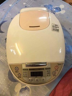 Nồi cơm điện chính hãng Midea.
