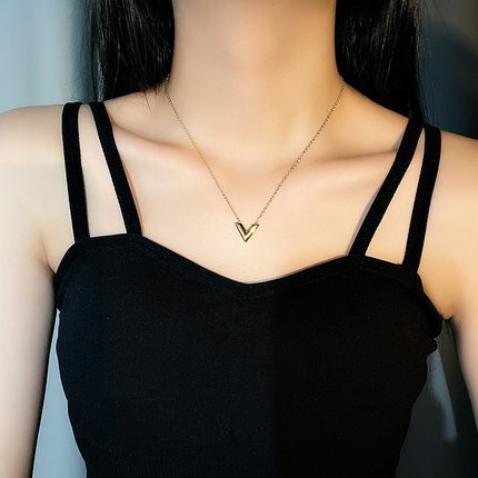 Vòng cổ Mặt Chữ V Bằng Thép Titan Mạ Vàng Thời Trang Mới Cho Nữ