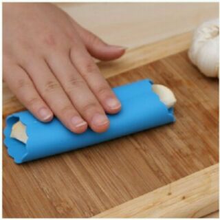 Dụng cụ bóc tỏi