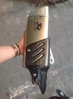 Pô akrapovic R1
