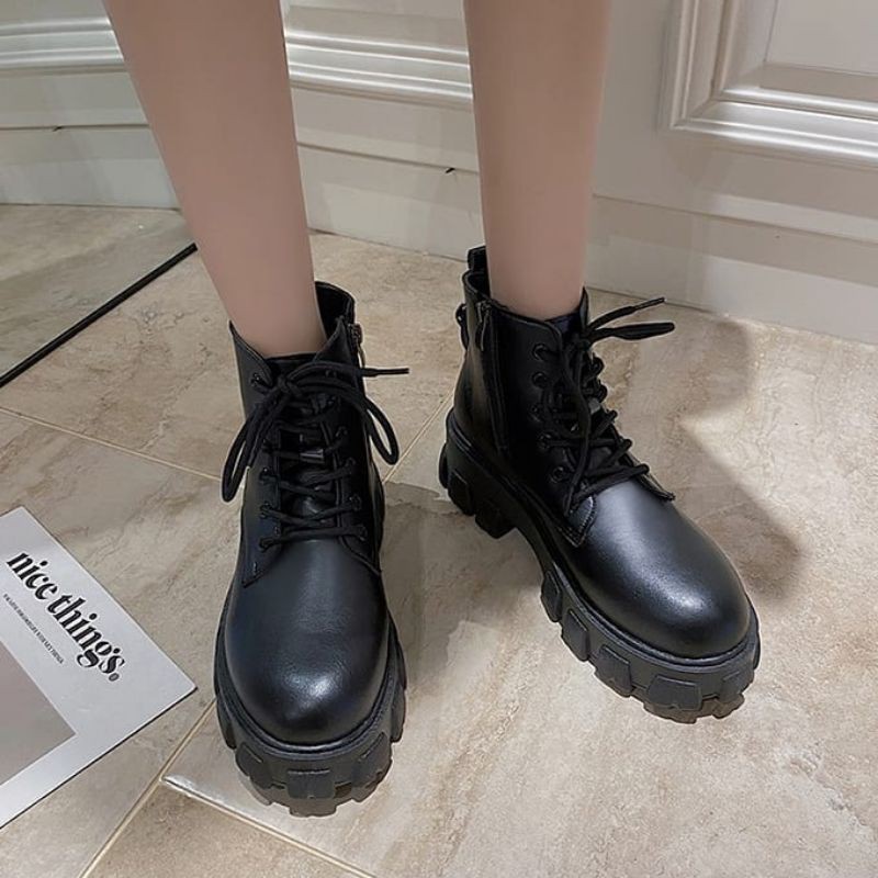 [Có Ảnh Thật - Order Hàng Loại 1] Giày Boots đính tim cổ thấp đế cao dày đẹp 5cm. Hai màu đen lì - đen bóng.