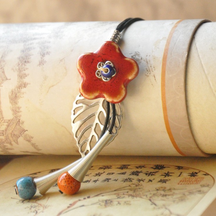 Vòng cổ gốm hoa nổi Vintage VGOM65