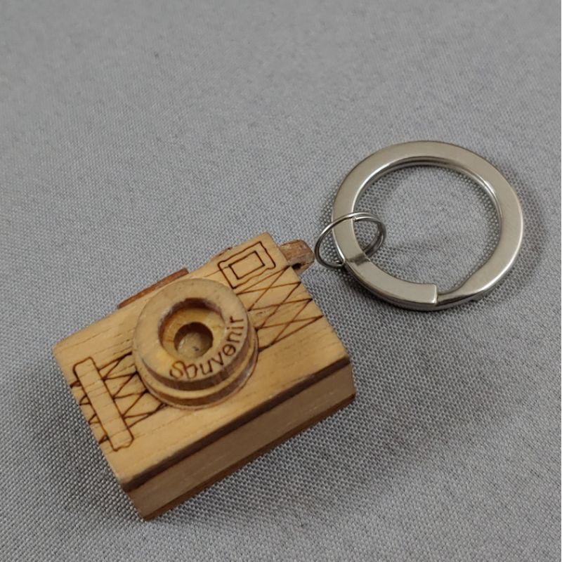 Móc khoá gỗ hình máy ảnh