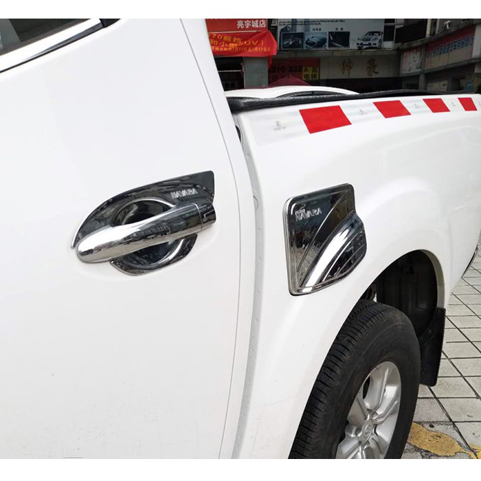 Ốp nắp bình xăng Nissan Navara 2015-2021 -mạ Crom( hàng chất )
