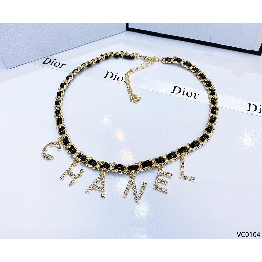 Vòng Cổ Chocker CHANEL TINA . Màu Vàng Đen, Sáng Lấp Lánh, Phong Cách Sang Trọng CK75