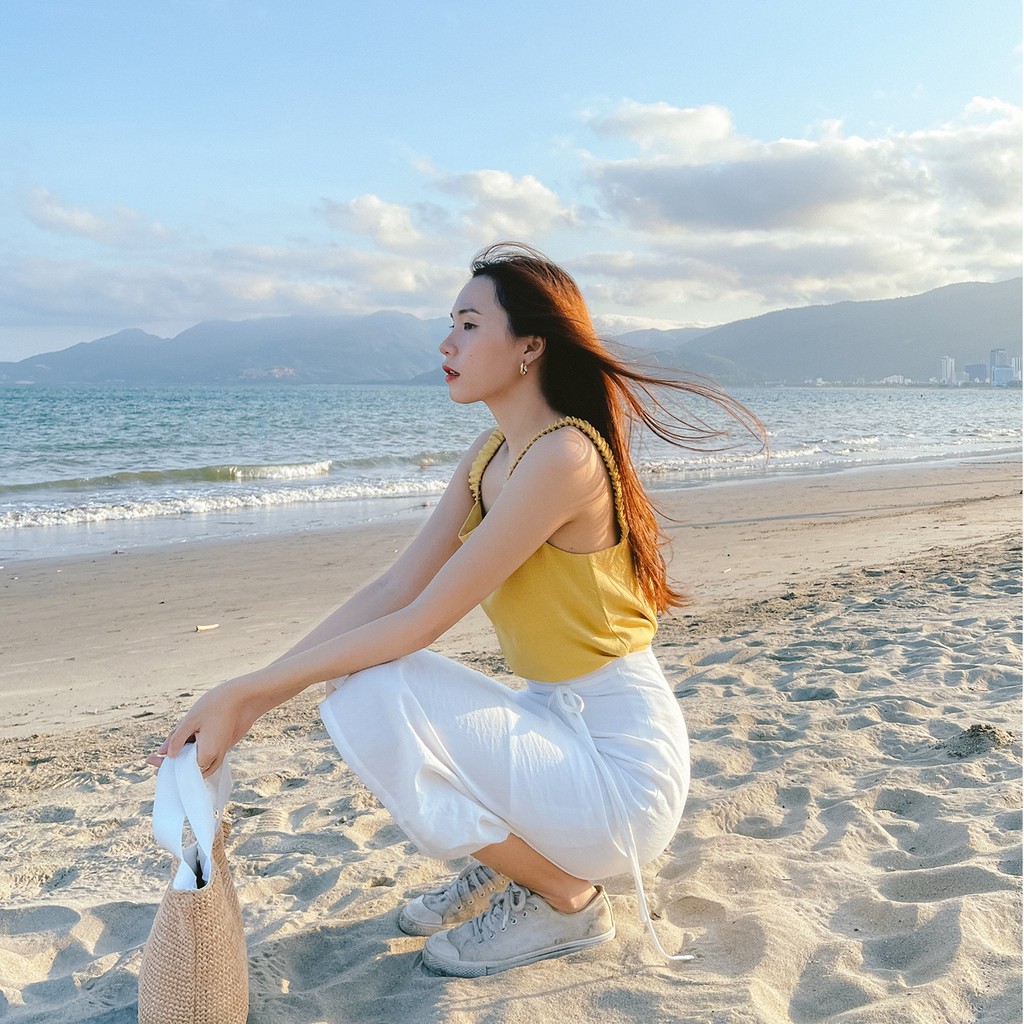 Set Fabric Holic - Áo 2 dây vàng mustard và Chân váy midi trắng | BigBuy360 - bigbuy360.vn