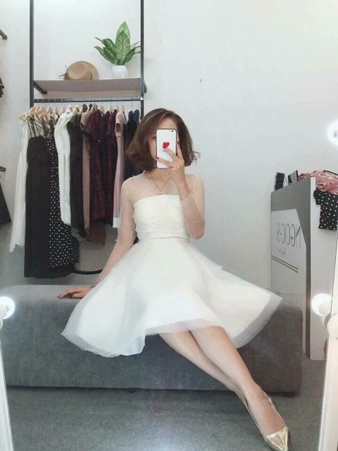 Váy xoè lưới đính ngọc tay loe