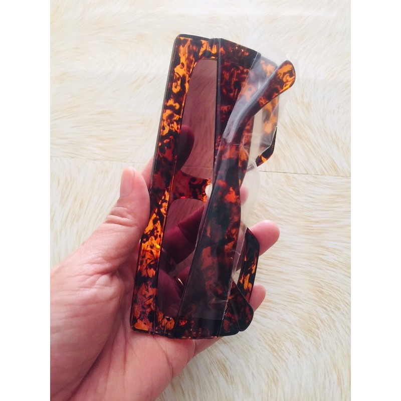 Kính mát tuyển tặng son