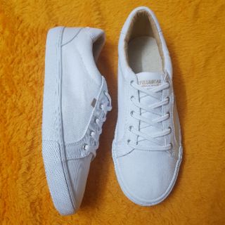 Sneakers Pull&Bear vẽ tay cá tính
