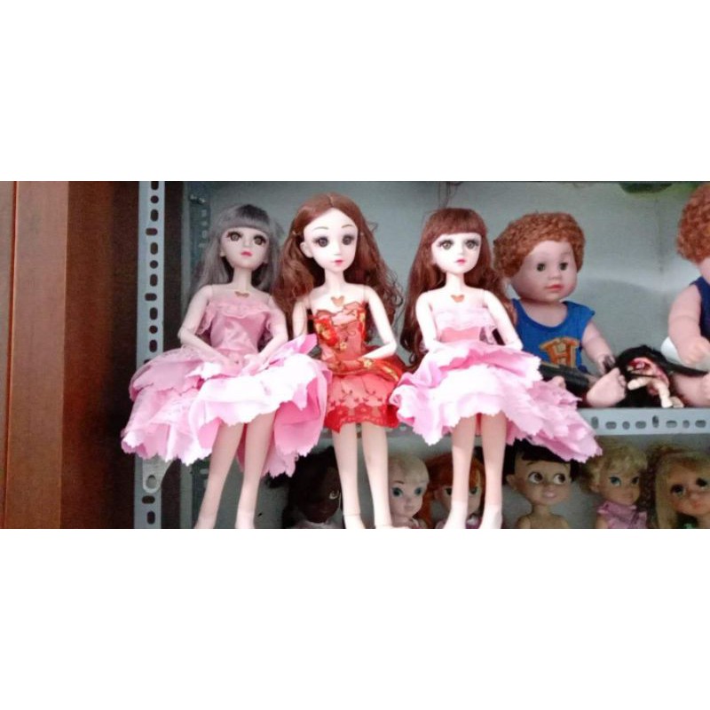 Búp bê nhựa