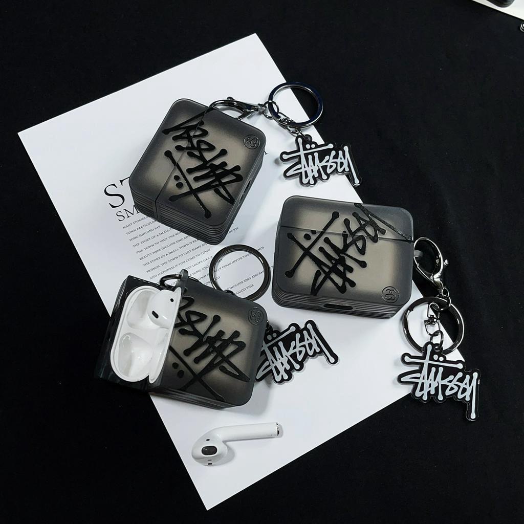 Vỏ Bảo Vệ Hộp Sạc Tai Nghe airpods 1 2 3 pro gen 2 Màu Đen In Logo Stussy Thời Trang Kèm Móc