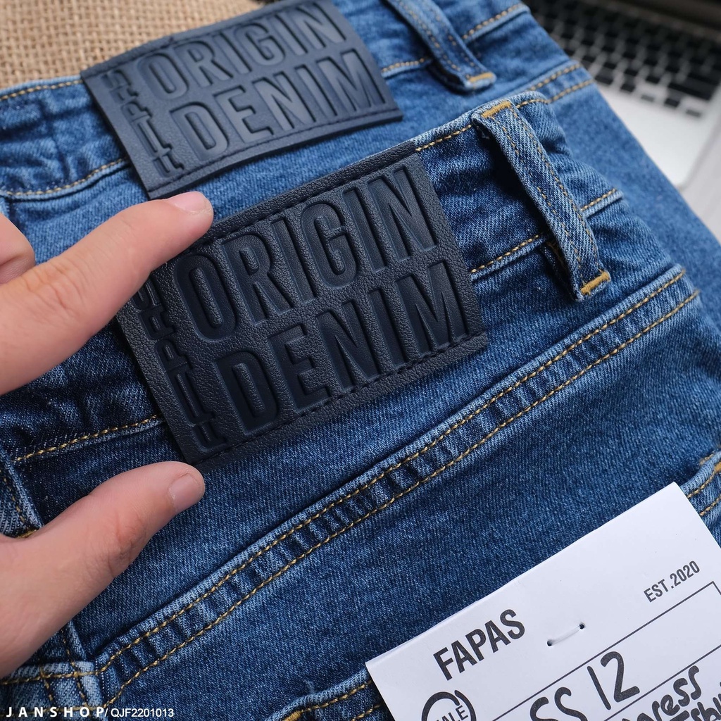 Quần Jeans Xanh Basic In Chữ Bên Túi Nổi Bật