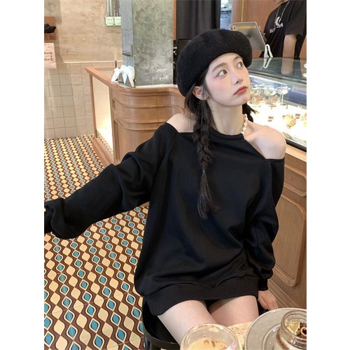 Áo sweater COZOKC trễ vai tay dài dáng rộng đính ngọc trai giả dễ thương