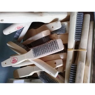 Bàn Chải Sắt Có Tay Cầm Cán Gỗ