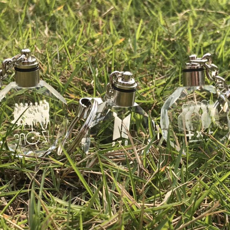 Móc khóa có đèn phát sáng cho fan BTS txt izone