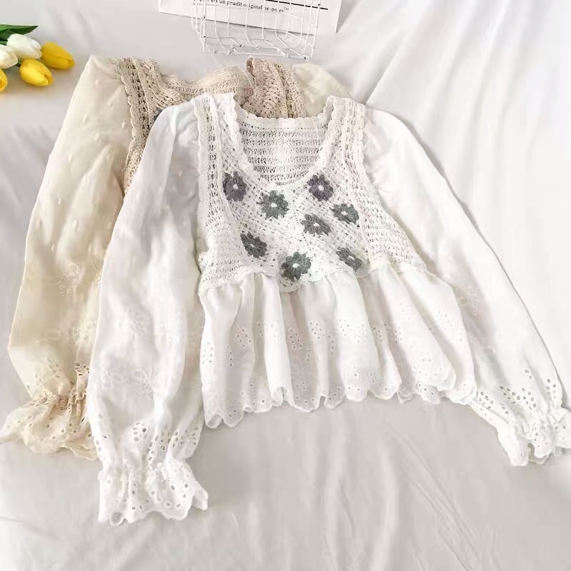 Áo sơ mi trắng kết hợp len hoa