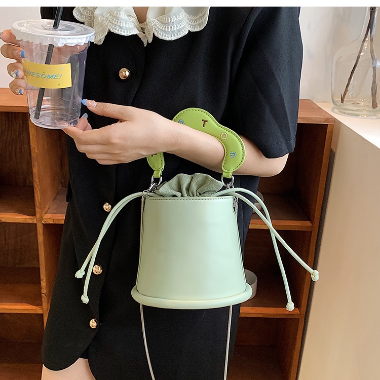 Túi đeo vai IELGY thiết kế đơn giản dễ phối đồ cho nữ