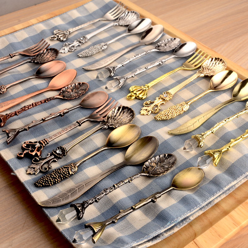 Set 6 Muỗng / Nĩa Bằng Kim Loại Phong Cách Hoàng Gia Vintage