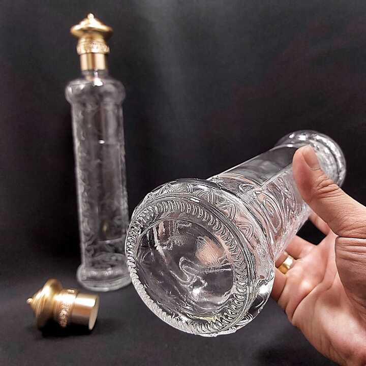 Chai Thủy Tinh Đựng Rượu 500ml cao cấp họa tiết Rồng - mẫu Trụ Cao – nắp nhựa kiểu Tháp màu Đồng (Mẫu C17)