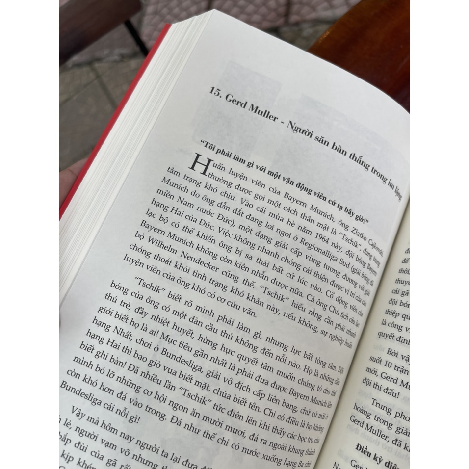 Sách - TỪ PELE ĐẾN MARADONA - MỘT CUỐN CẨM NANG VỀ BÓNG ĐÁ THẾ GIỚI - Yên Ba – Thbooks – Nxb Lao Động – bìa mềm