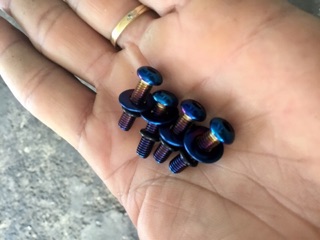 Bộ 4 ốc mão kính chắn gió