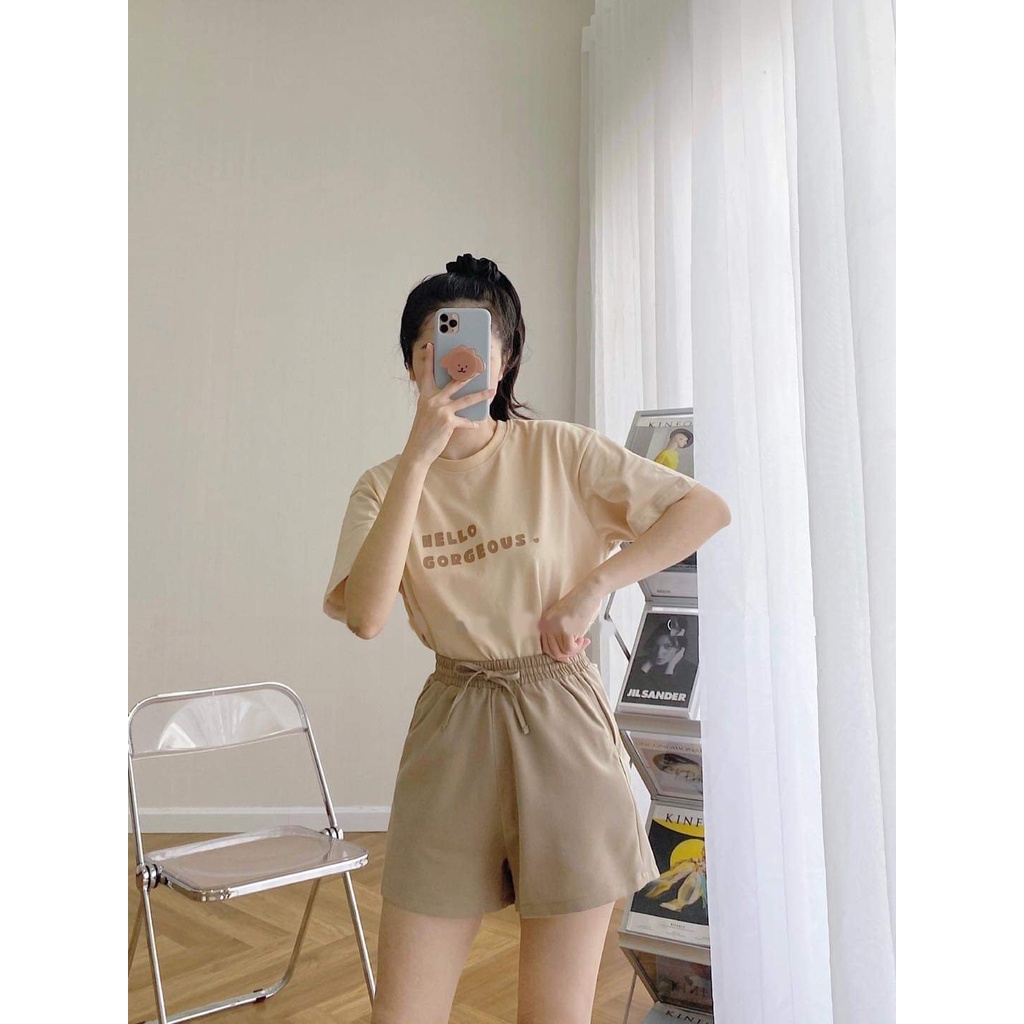 Áo thun nữ form rộng gam màu be sang chảnh mặc tôn da in chữ hello godgeous cao cấp hiện đại bán chạy giá tốt