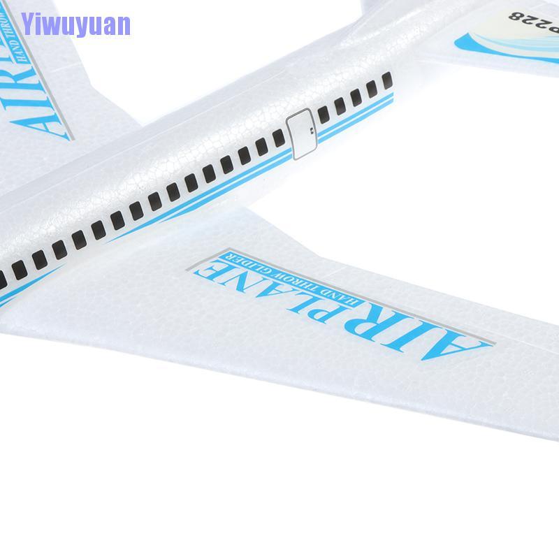 Máy bay xốp ném thủ công kích thước 49x45cm