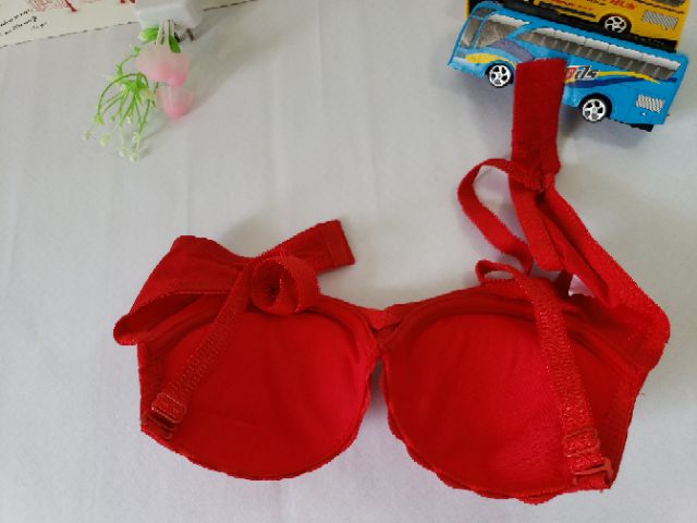 Áo nâng ngực, họa tiết trái dâu | BigBuy360 - bigbuy360.vn