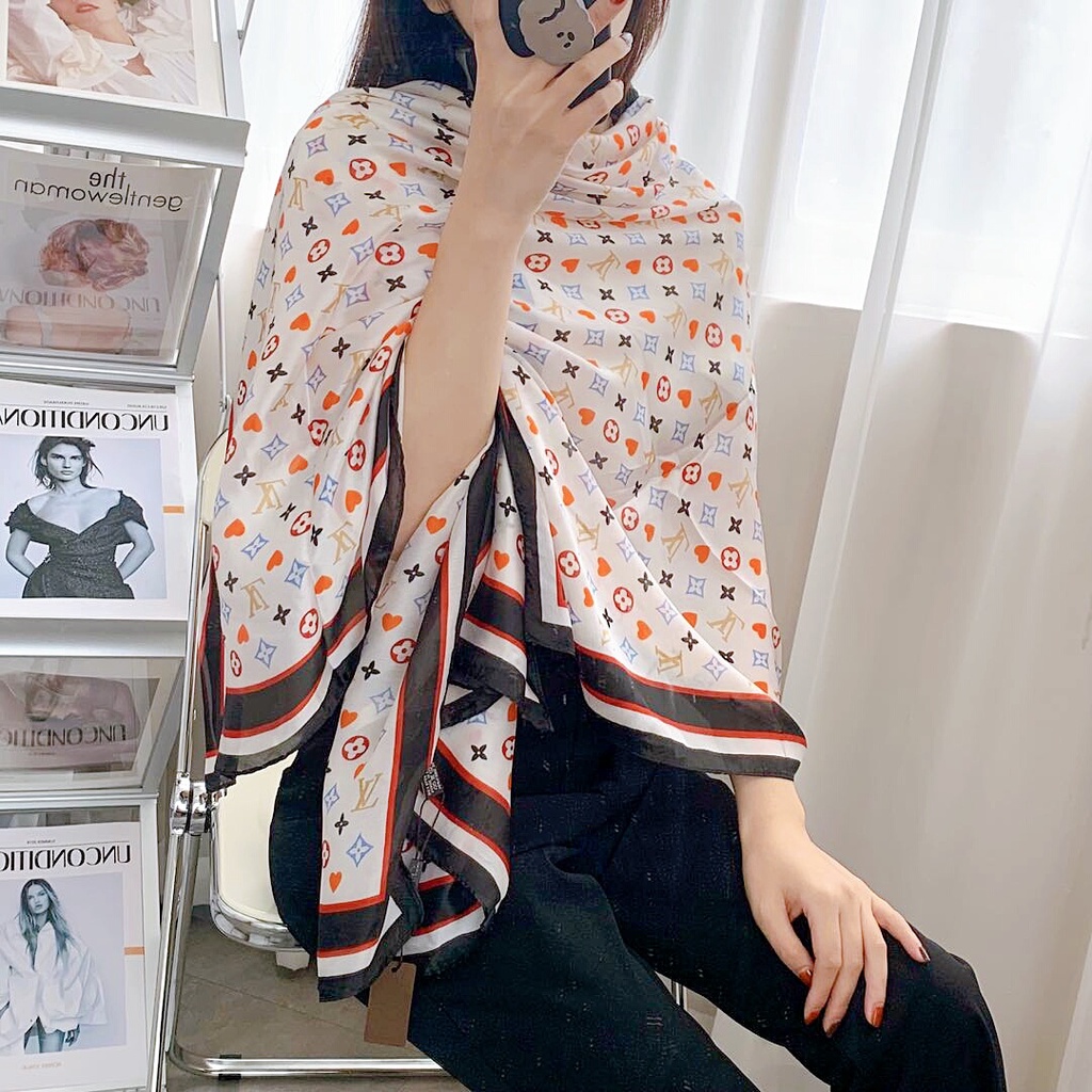 Khăn Choàng Lụa Dáng Dài In Chữ Nhiều Màu Sắc Thời Trang Sang Trọng Cho Nữ