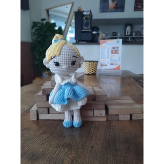Búp bê len