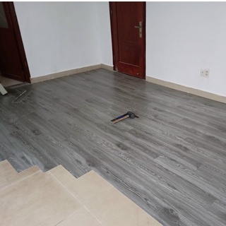 Sàn nhựa pvc vân gỗ sẵn keo korea tự dán nền đẹp như gỗ thật, đủ màu giá sỉ hàng loại 1 dày 2mm