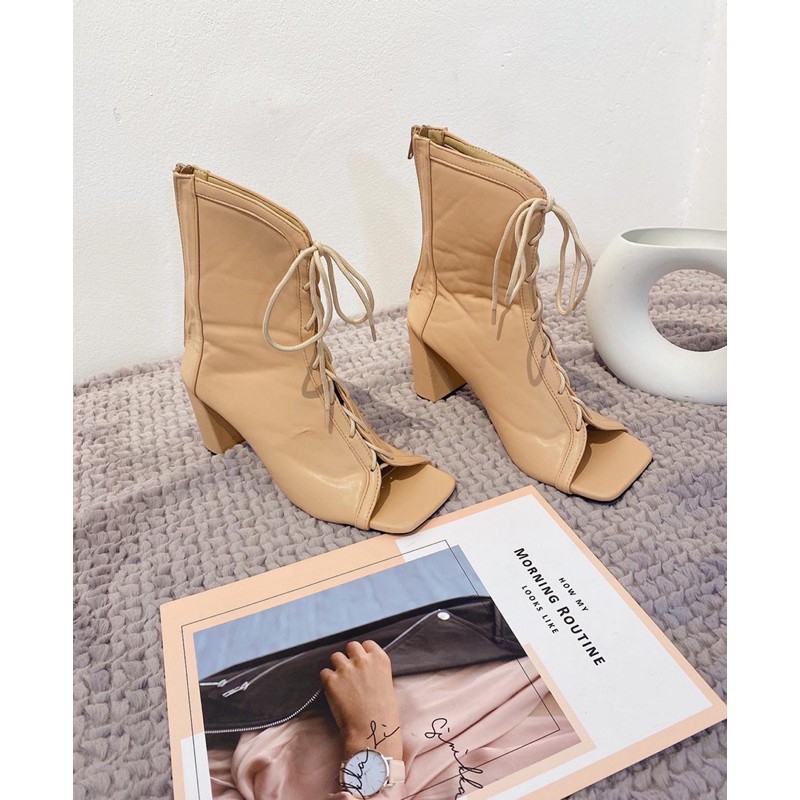 BOOTS CỔ CAO MŨI VUÔNG DÂY CỘT CÓ KHOÁ SAU GÓT VUÔNG