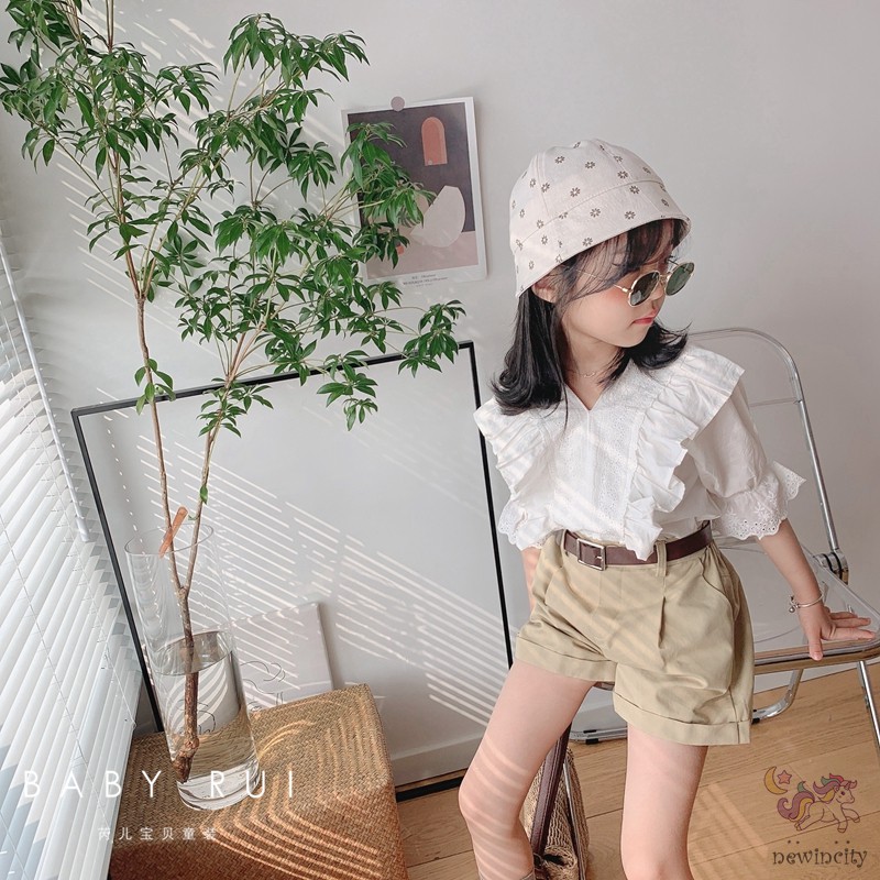 Bộ đồ gồm áo ren tay ngắn kèm quần đùi và thắt lưng phong cách Hàn Quốc cổ điển dành cho bé gái